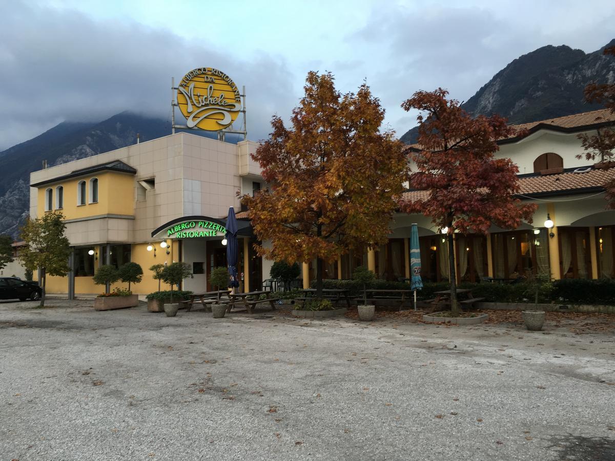 Albergo Ristorante Pizzeria Da Michele Venzone Eksteriør billede