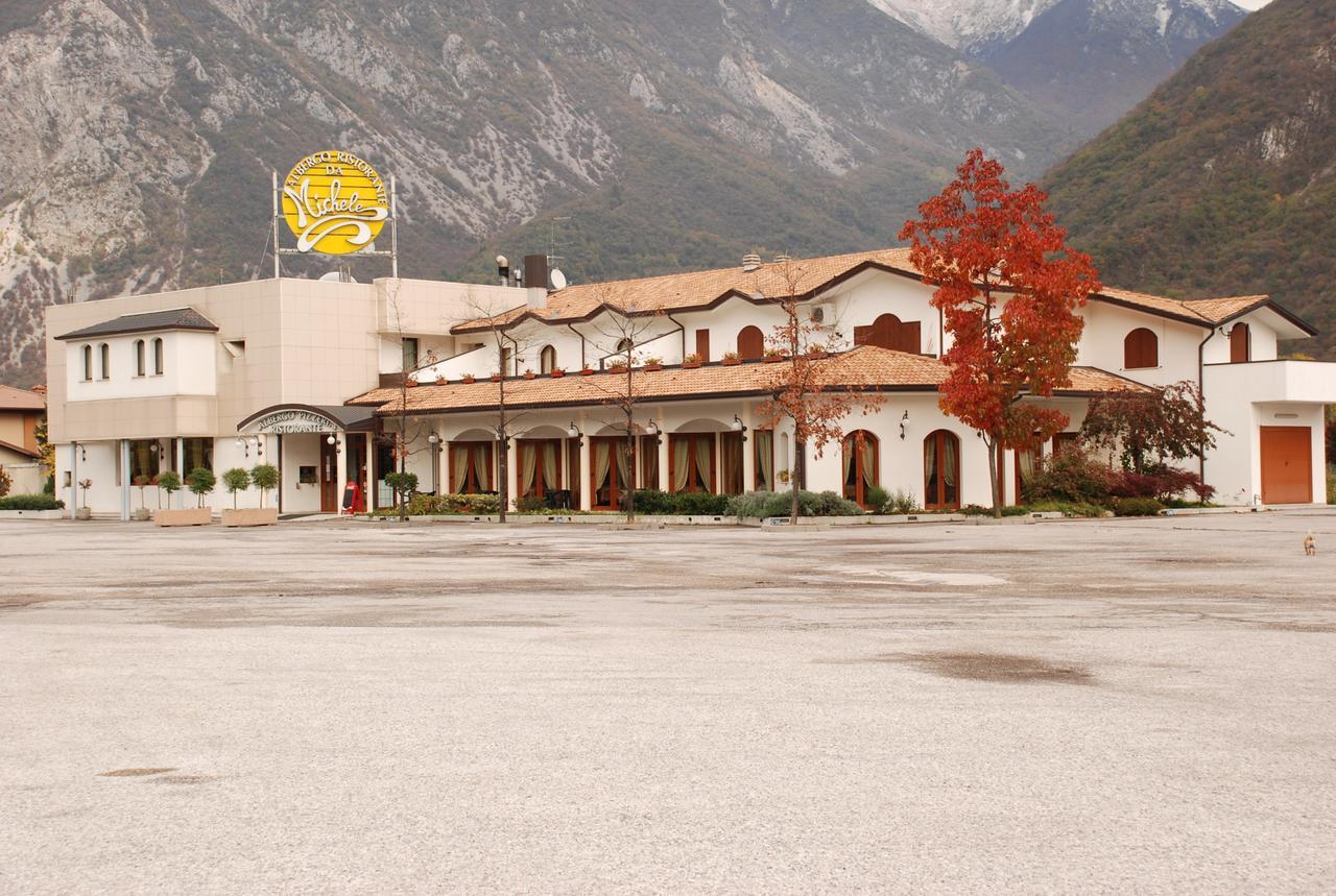 Albergo Ristorante Pizzeria Da Michele Venzone Eksteriør billede